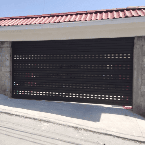 Cortina de acero troquelada para garajes, Instalación de cortinas de acero en Tijuana